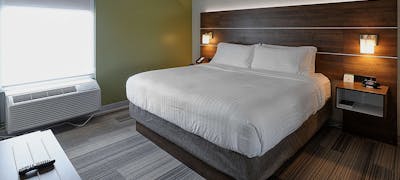 Holiday Inn Express & Suites Toronto Airport West