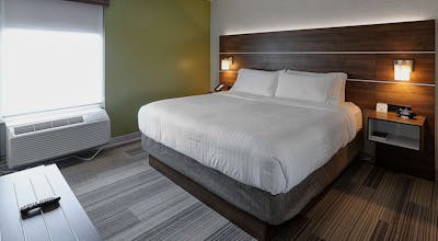 Holiday Inn Express & Suites Toronto Airport West
