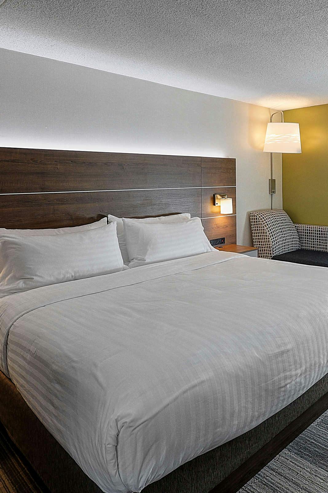 Hotel Holiday Inn Express & Suites Toronto Airport West photo 2