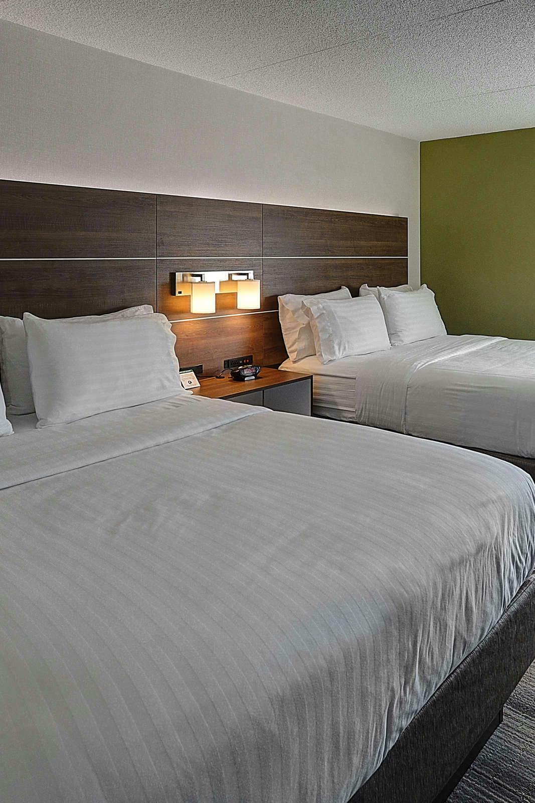 Hotel Holiday Inn Express & Suites Toronto Airport West photo 4