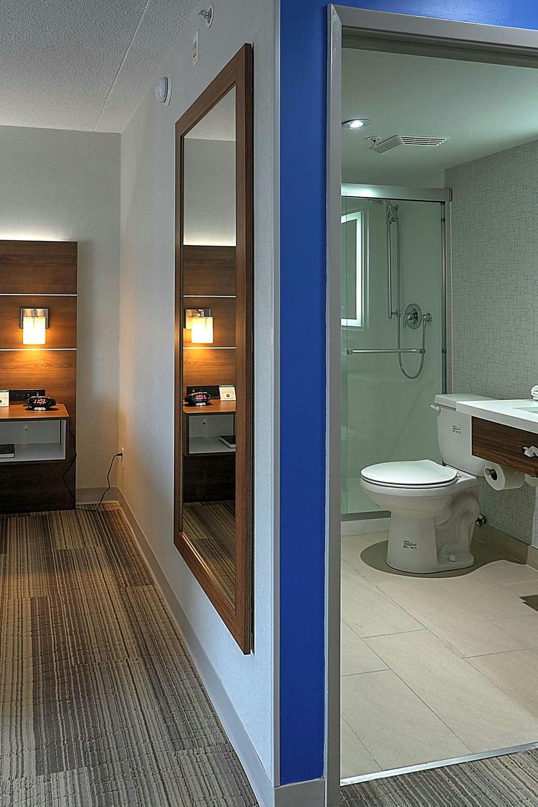 Hotel Holiday Inn Express & Suites Toronto Airport West photo 5