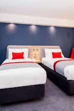 Hotel Holiday Inn Express Wigan photo 1