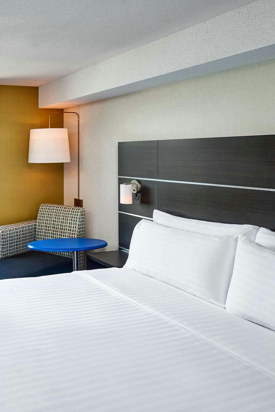 Hotel Holiday Inn Express Windsor Waterfront photo 3