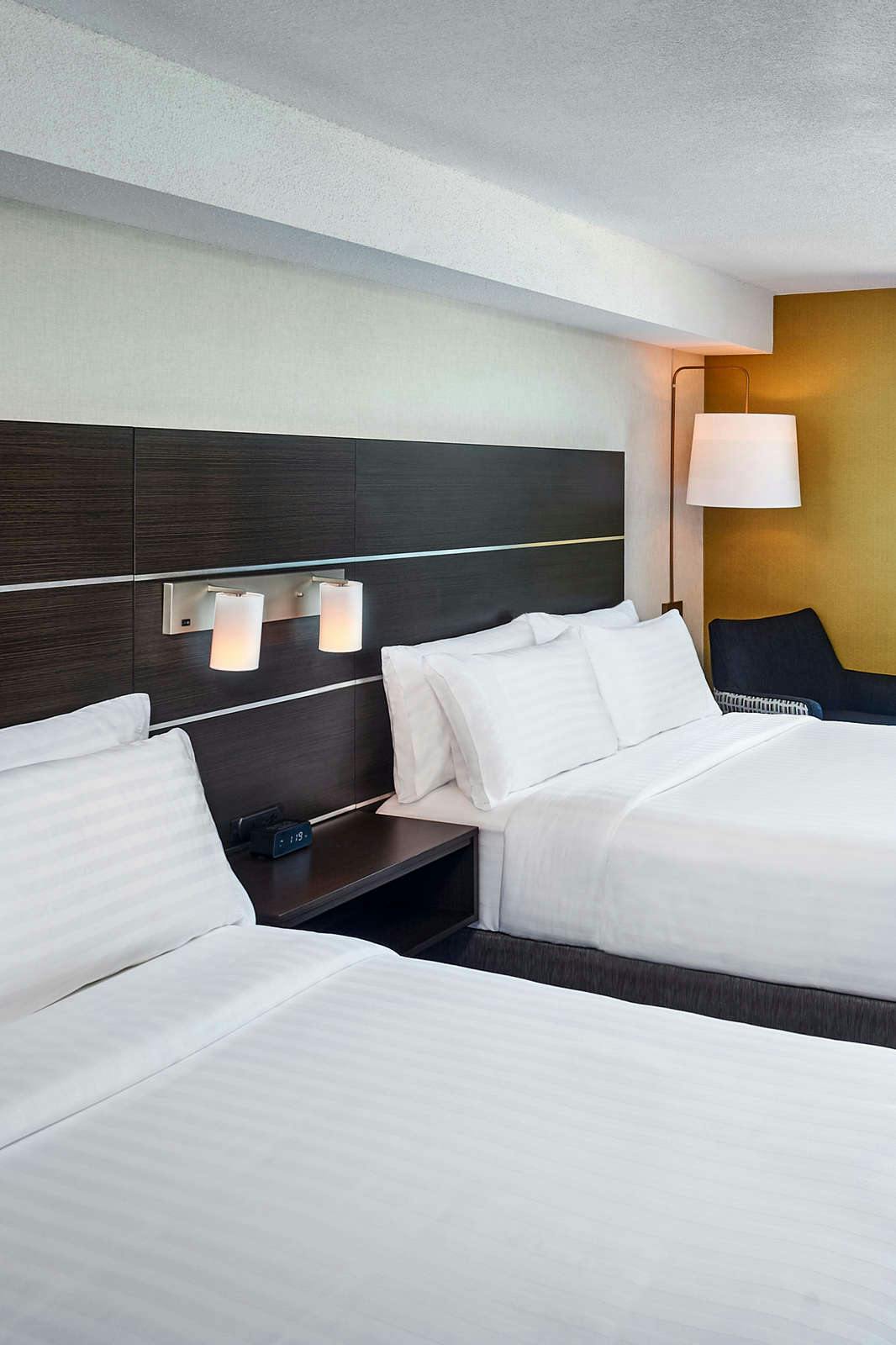 Hotel Holiday Inn Express Windsor Waterfront photo 2