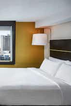 Hotel Holiday Inn Express Windsor Waterfront photo 1