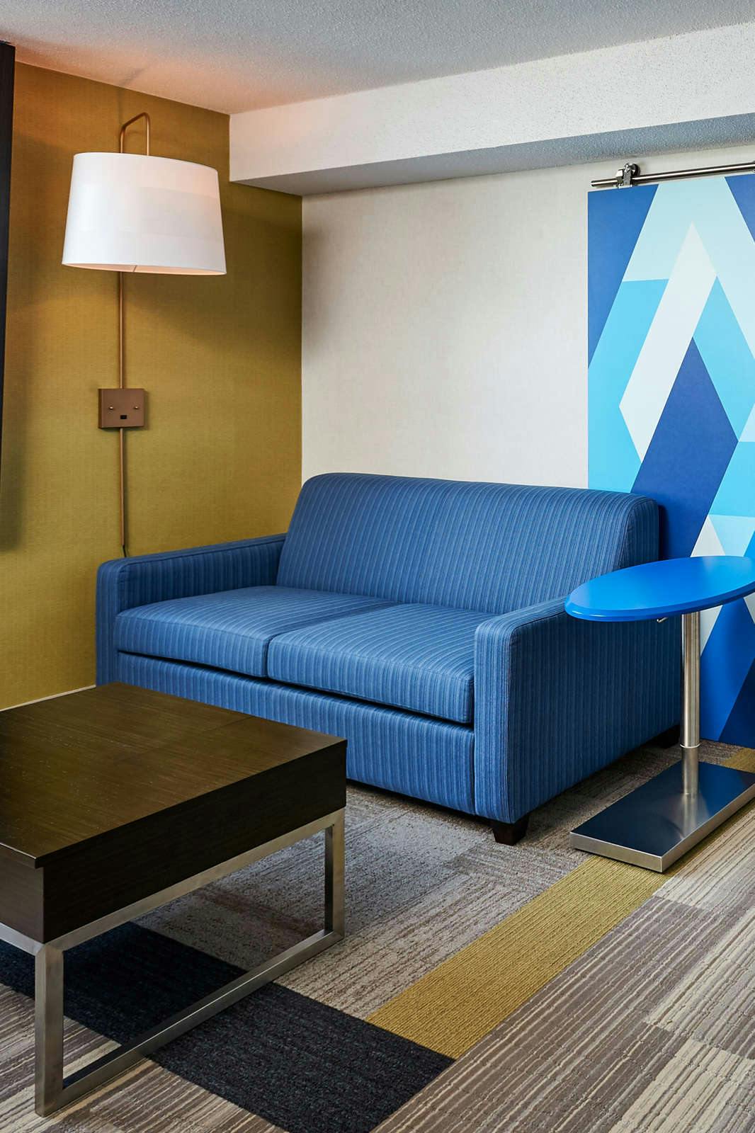 Hotel Holiday Inn Express Windsor Waterfront photo 5