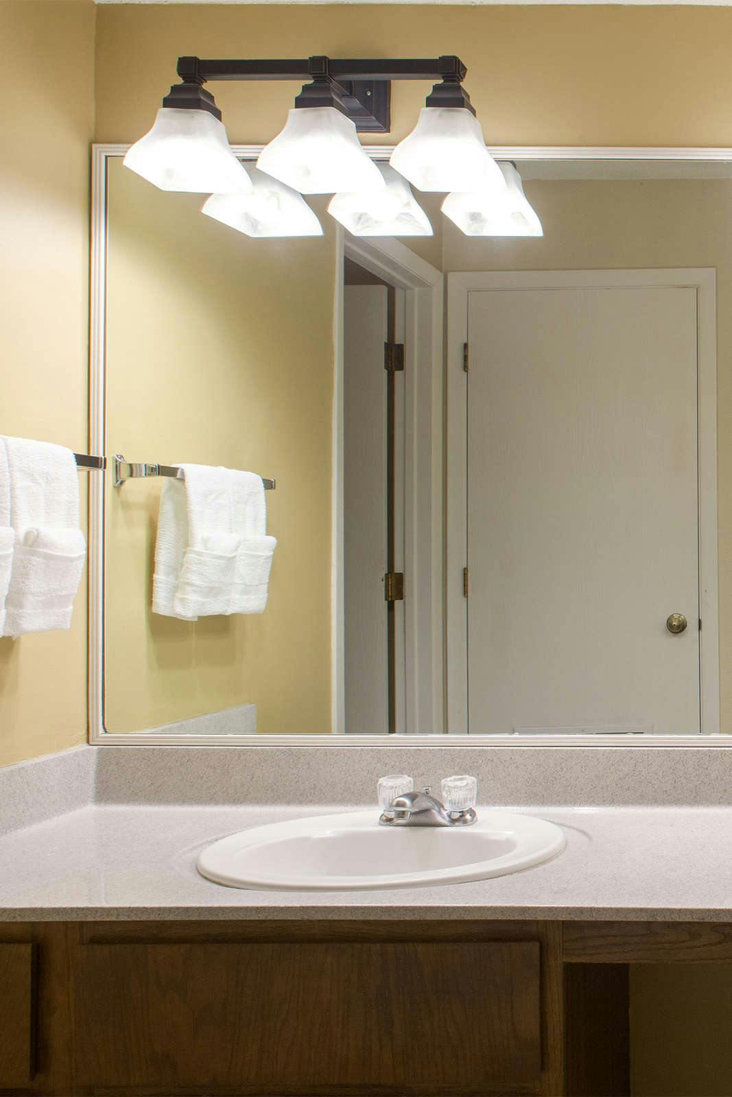 Hotel Cloverleaf Suites Lincoln Nebraska photo 5