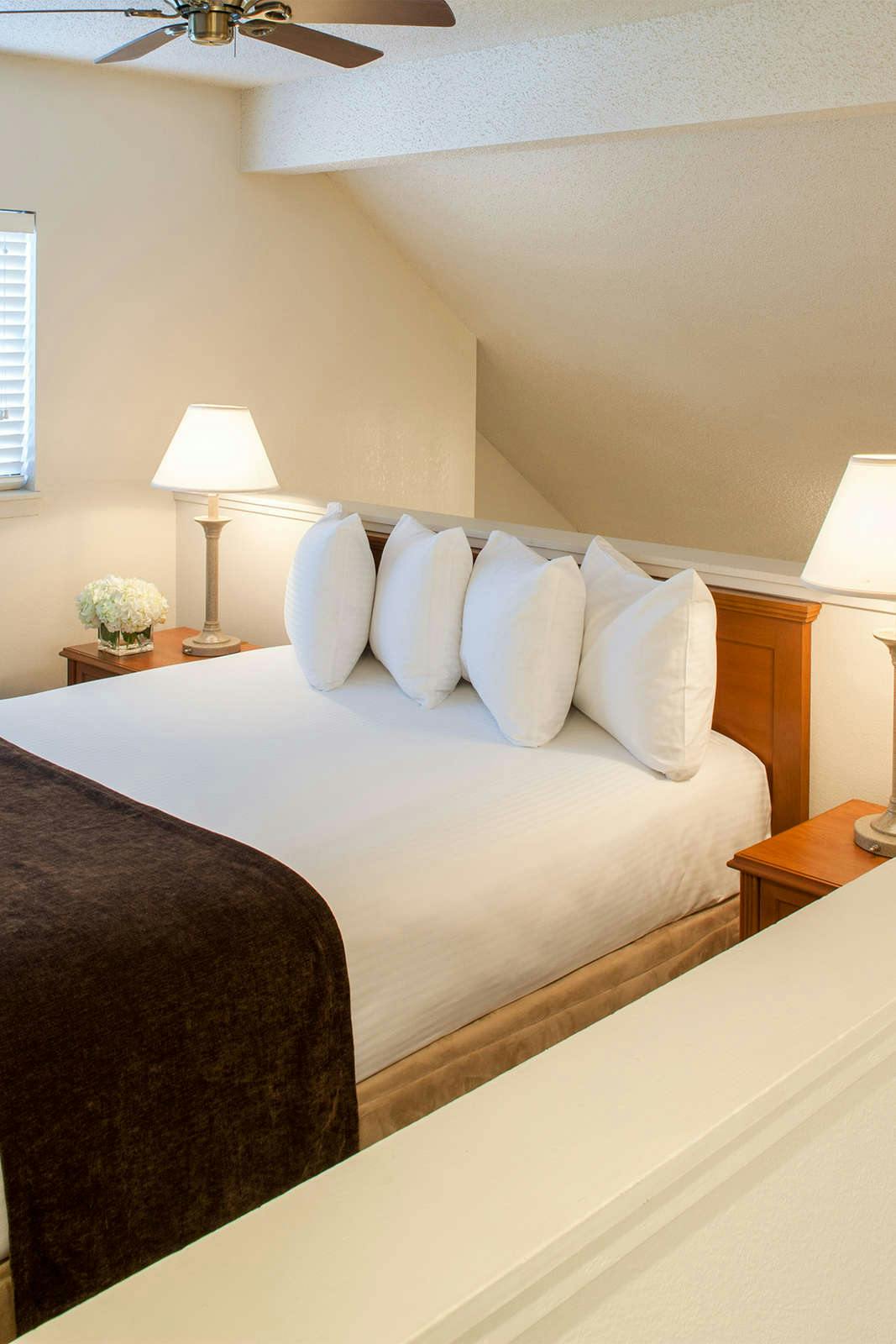 Cloverleaf Suites Lincoln Nebraska Lincoln Hoteltonight