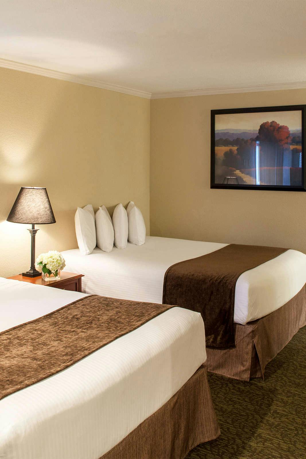 Hotel Cloverleaf Suites Lincoln Nebraska photo 3