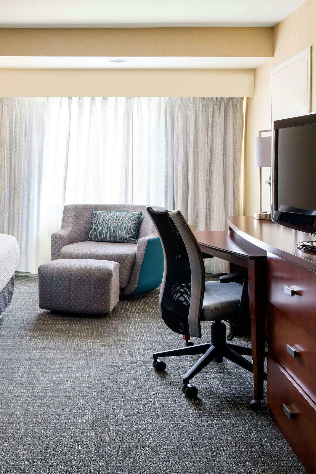 Hotel Courtyard by Marriott Sacramento Cal Expo photo 2