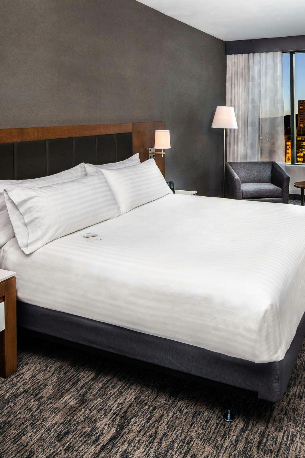 Hotel Holiday Inn & Suites Montreal Centre Ville Ouest photo 2