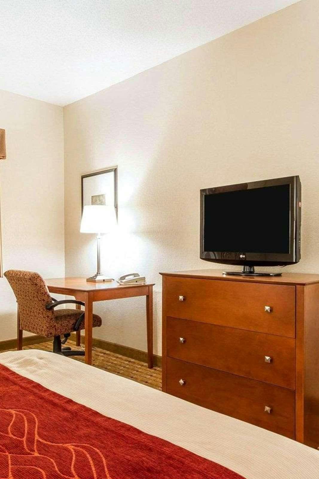 Hotel Quality Inn & Suites Eau Claire University Area photo 2