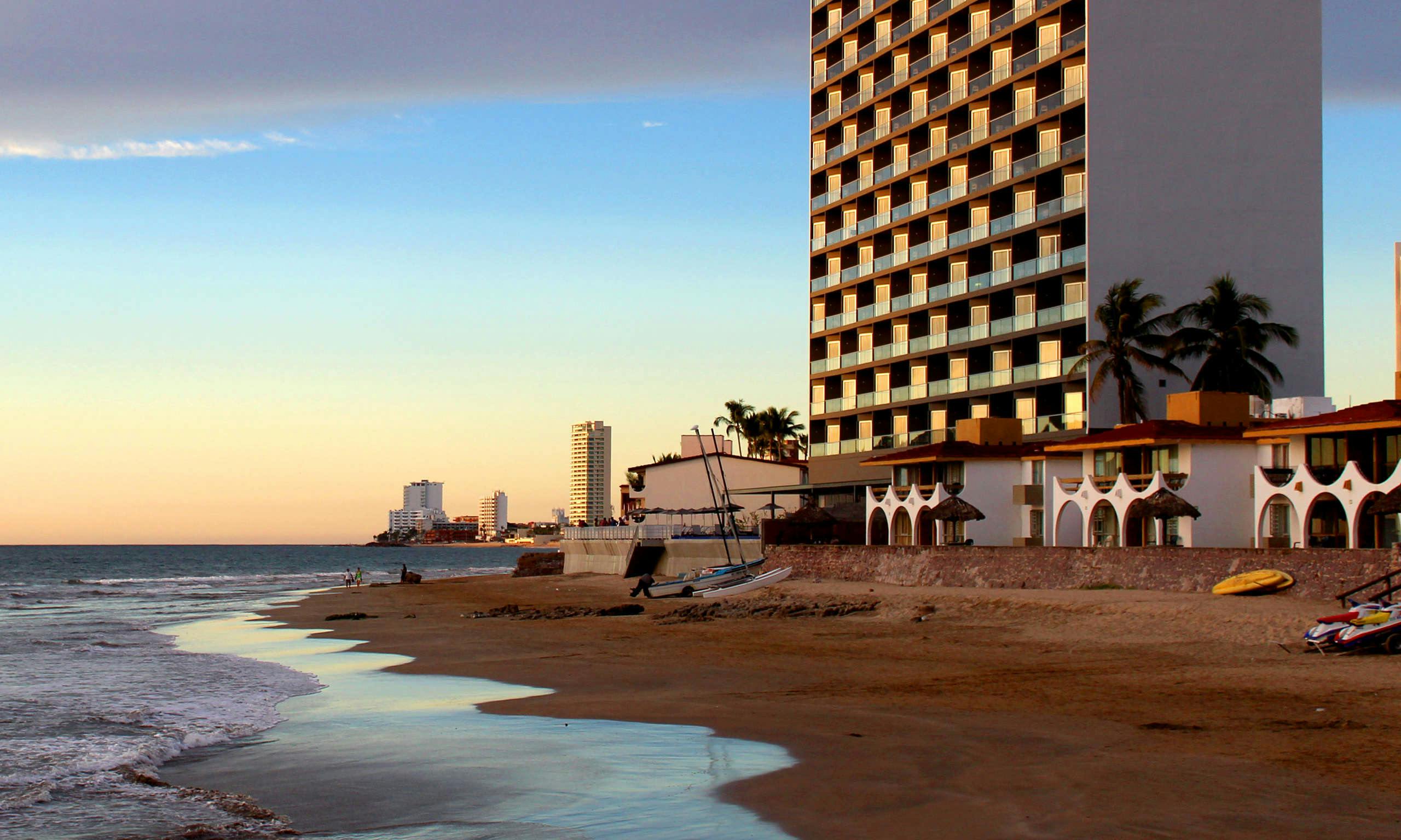 telefono hotel holiday inn mazatlan