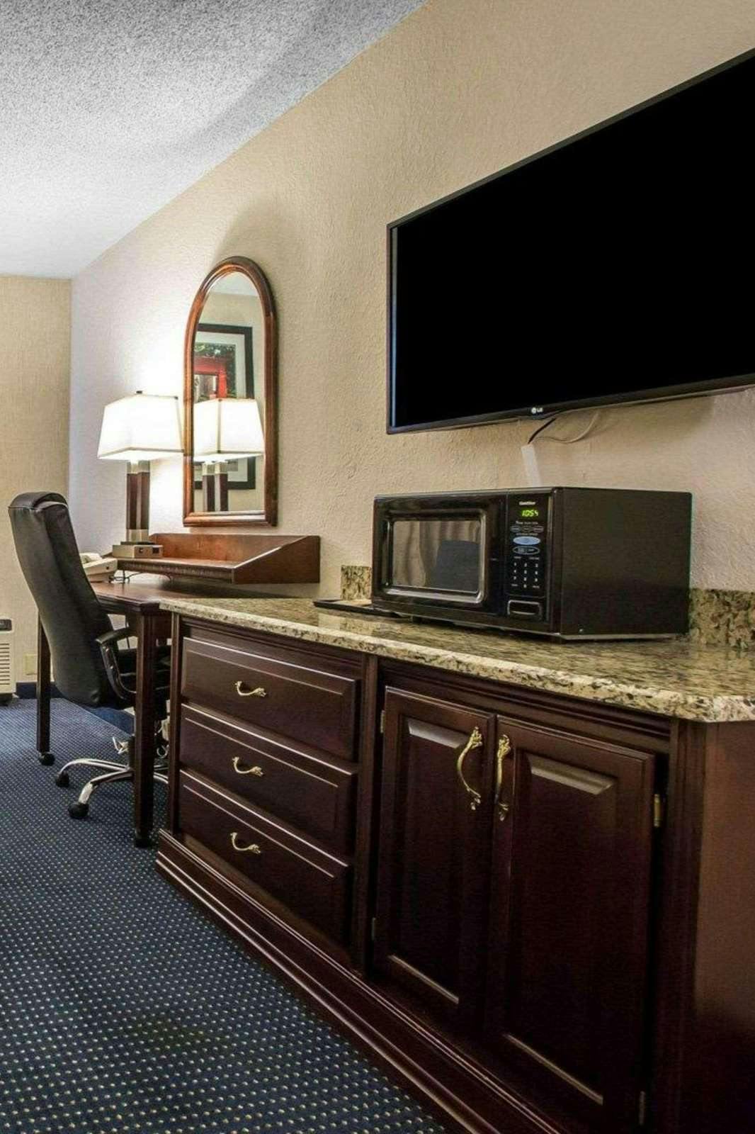 Hotel Quality Inn Schaumburg - Chicago near the Mall photo 2