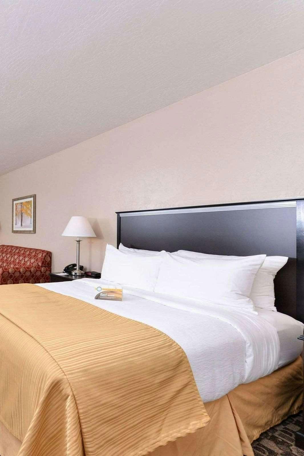 Hotel Quality Inn Vernal Near Dinosaur National Monument photo 2