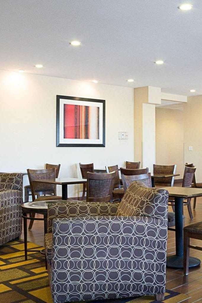 Hotel Quality Inn & Suites Minot North photo 3