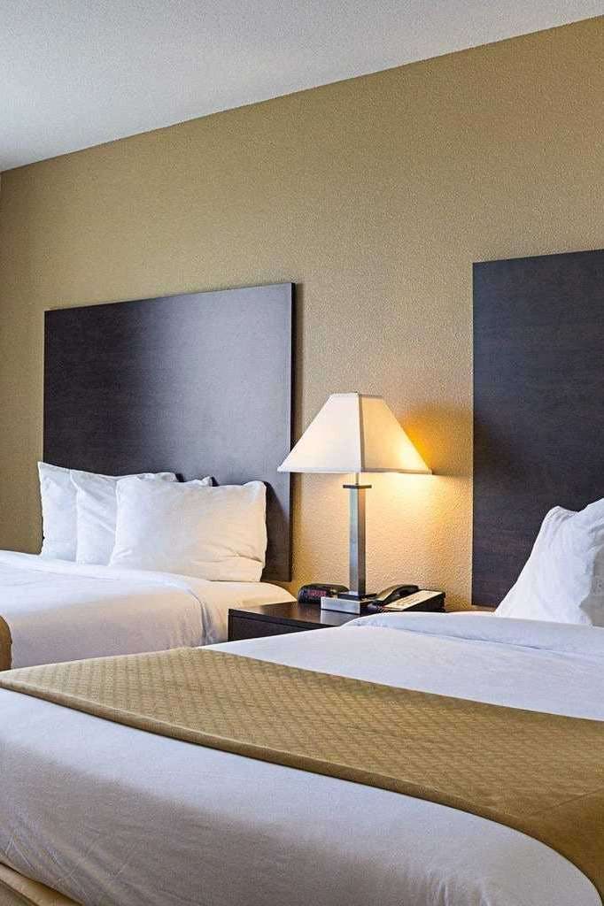 Hotel Quality Inn & Suites Minot North photo 1