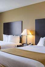 Hotel Quality Inn & Suites Minot North photo 1