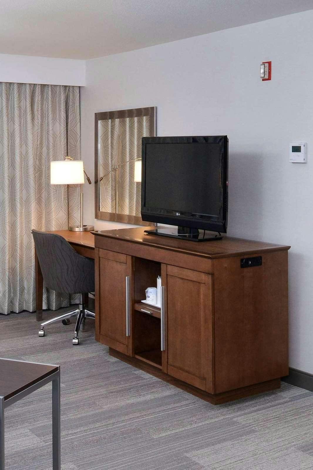 Hotel Hampton Inn & Suites By Hilton Calgary- University Northwest photo 2