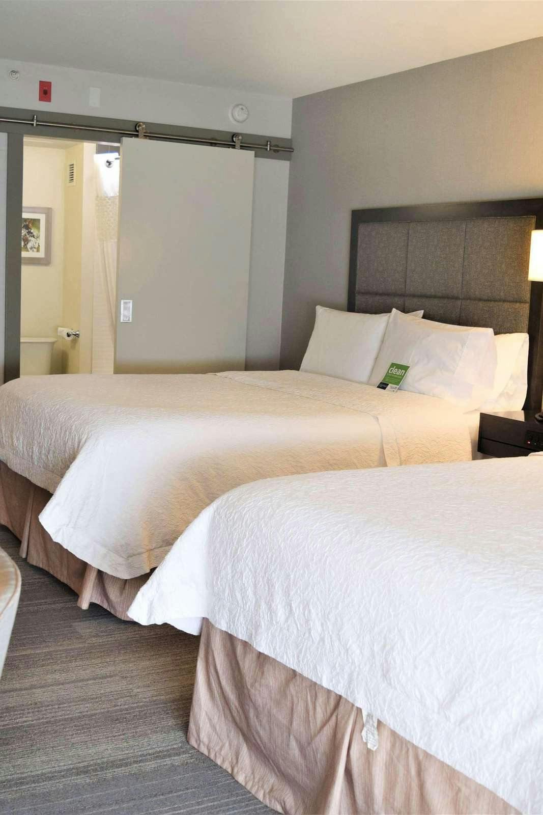 Hotel Hampton Inn & Suites By Hilton Calgary- University Northwest photo 1