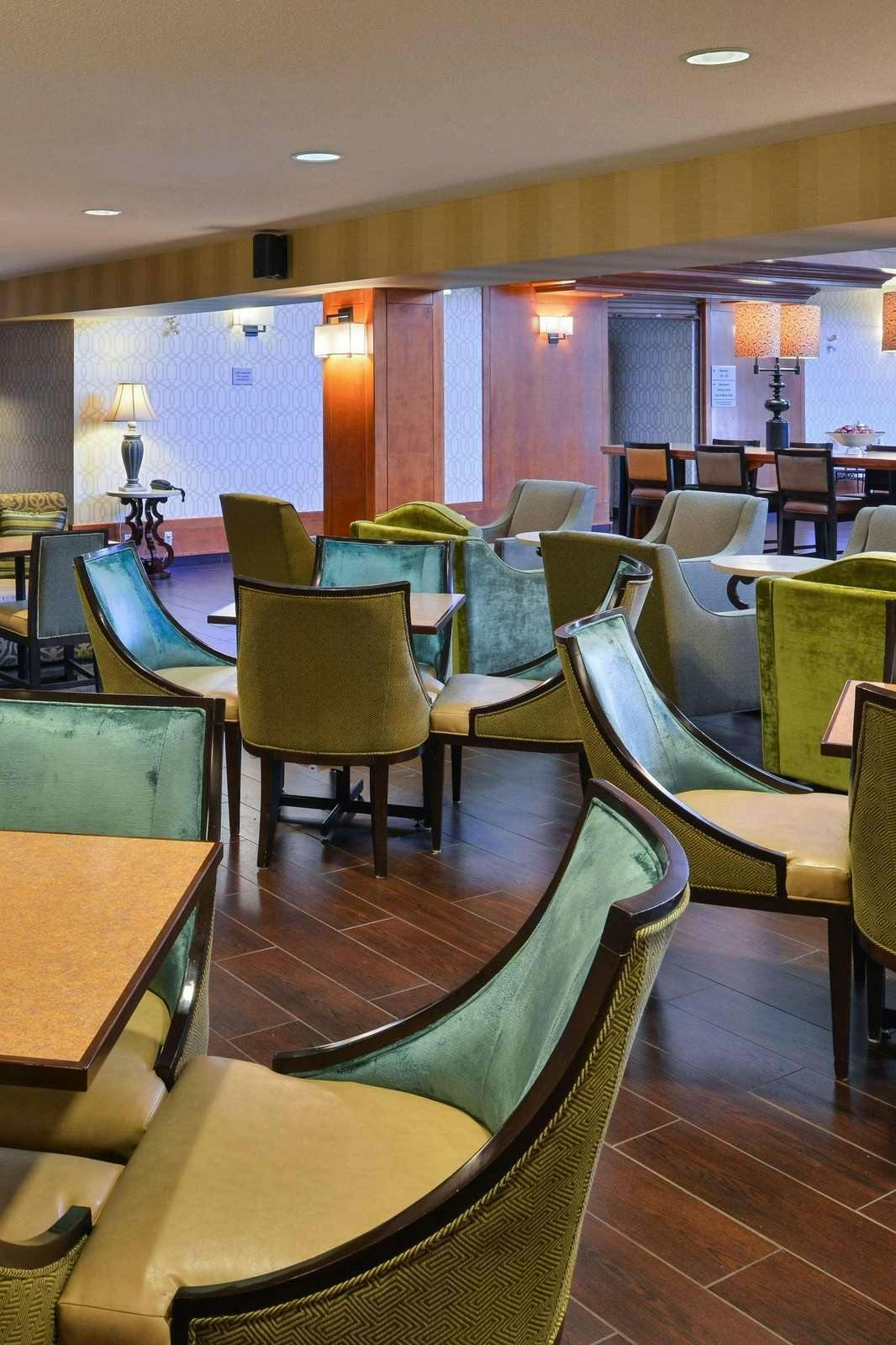 Hotel Hampton Inn & Suites By Hilton Calgary- University Northwest photo 3