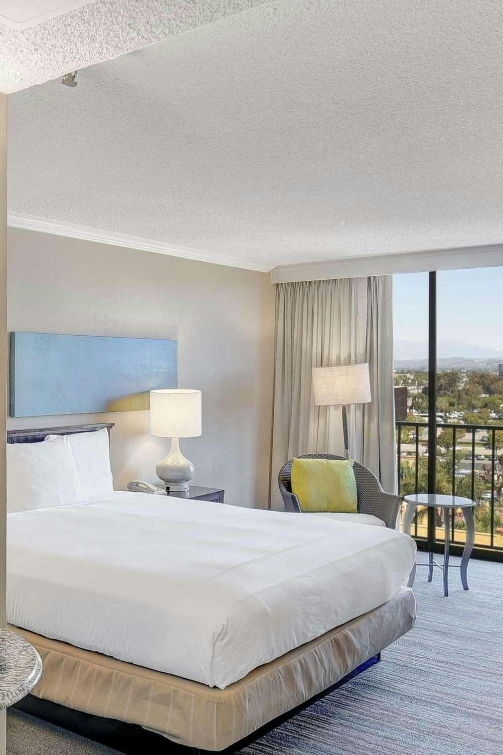 Hotel Hilton Irvine/Orange County Airport photo 1