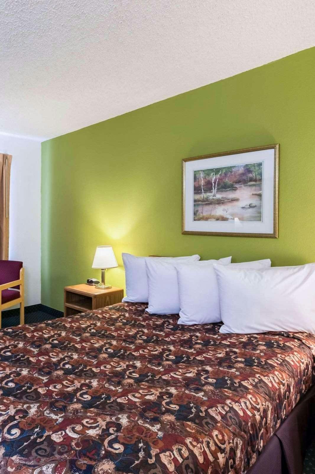 Hotel Super 8 by Wyndham Grand Island South photo 1