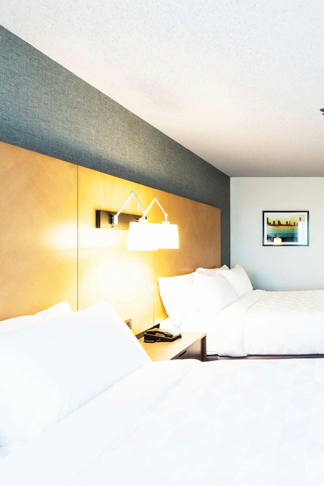 Hotel Holiday Inn Newark International Airport photo 1