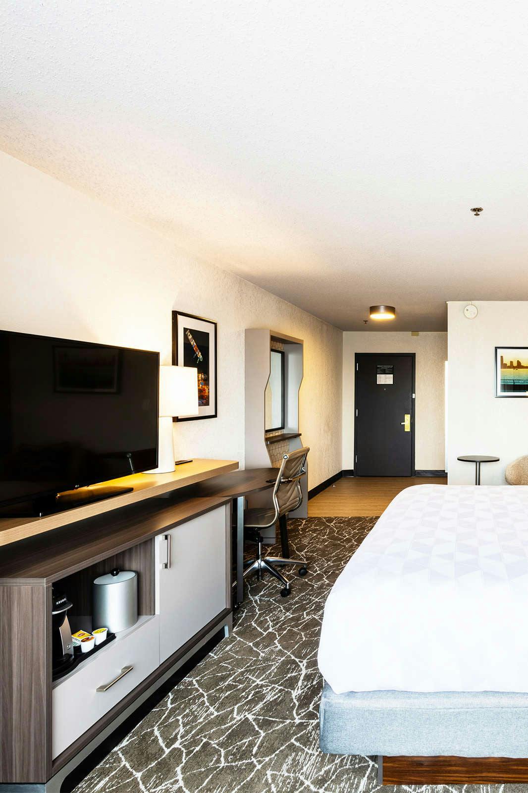 Hotel Holiday Inn Newark International Airport photo 4