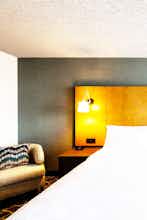 Hotel Holiday Inn Newark International Airport photo 2