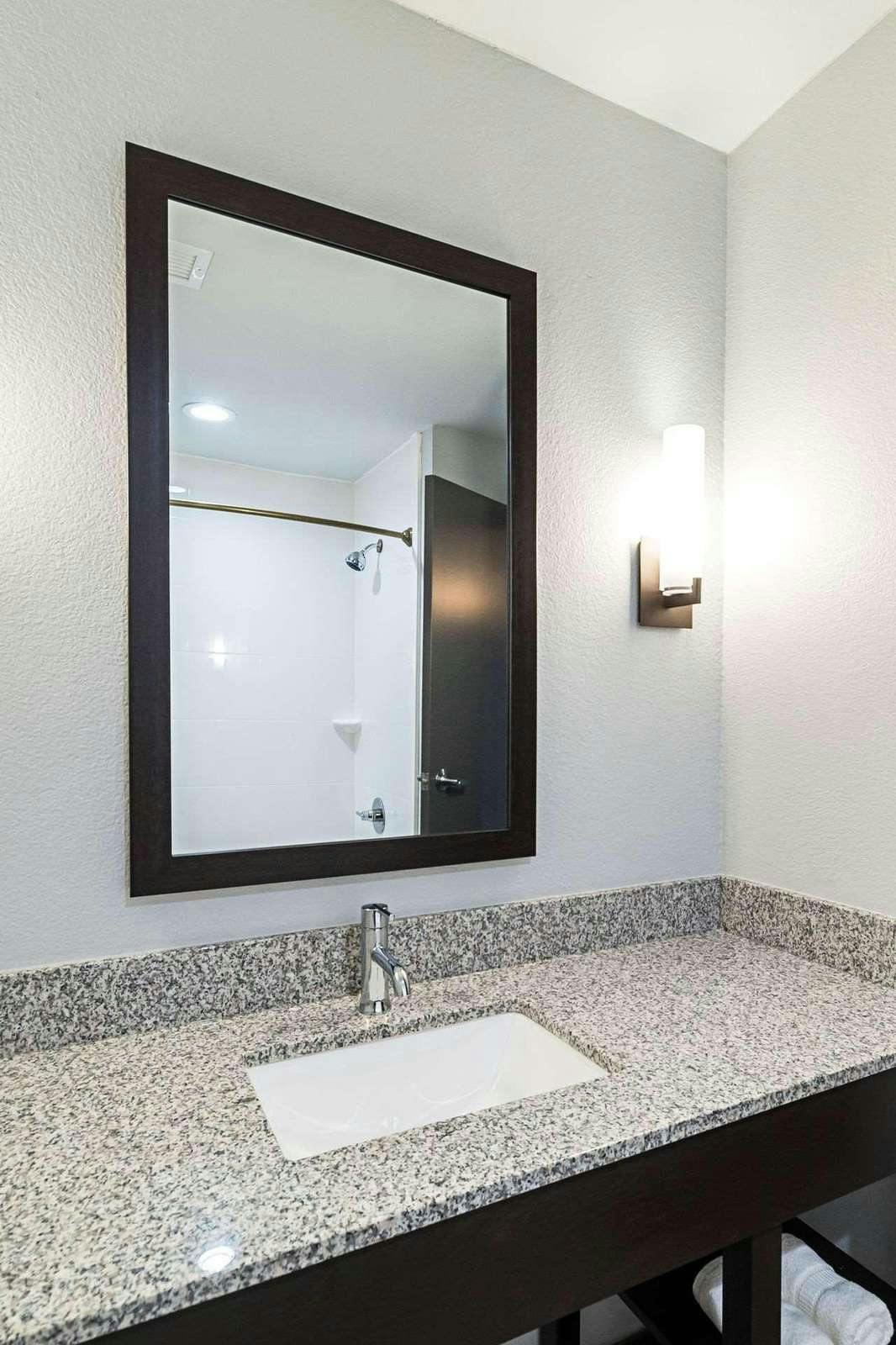 Hotel Comfort Inn & Suites Oklahoma City near Bricktown OK photo 3