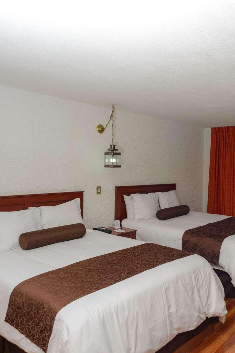 Hotel Howard Johnson by Wyndham Morelia Calle Real photo 2