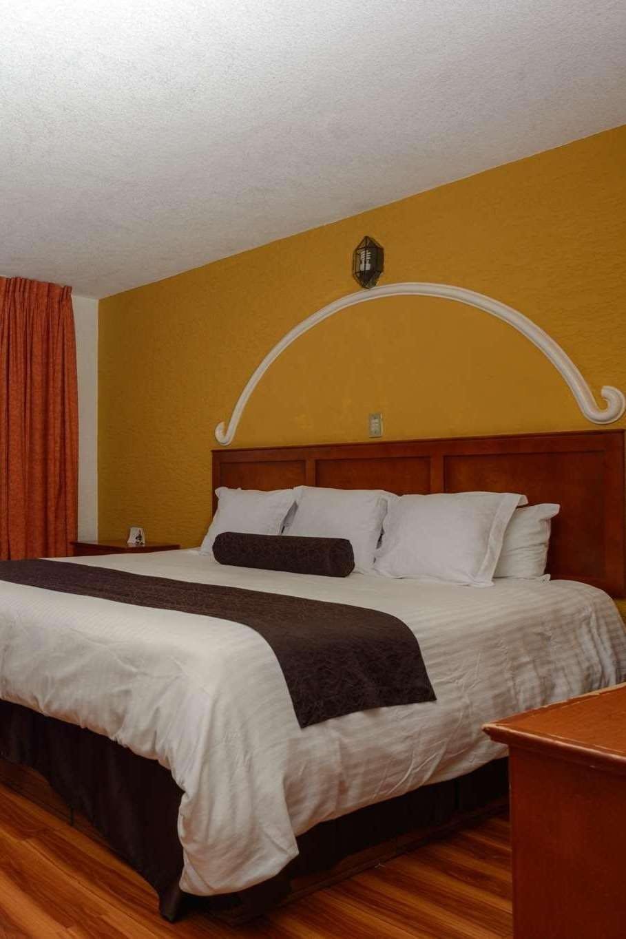 Hotel Howard Johnson by Wyndham Morelia Calle Real photo 1