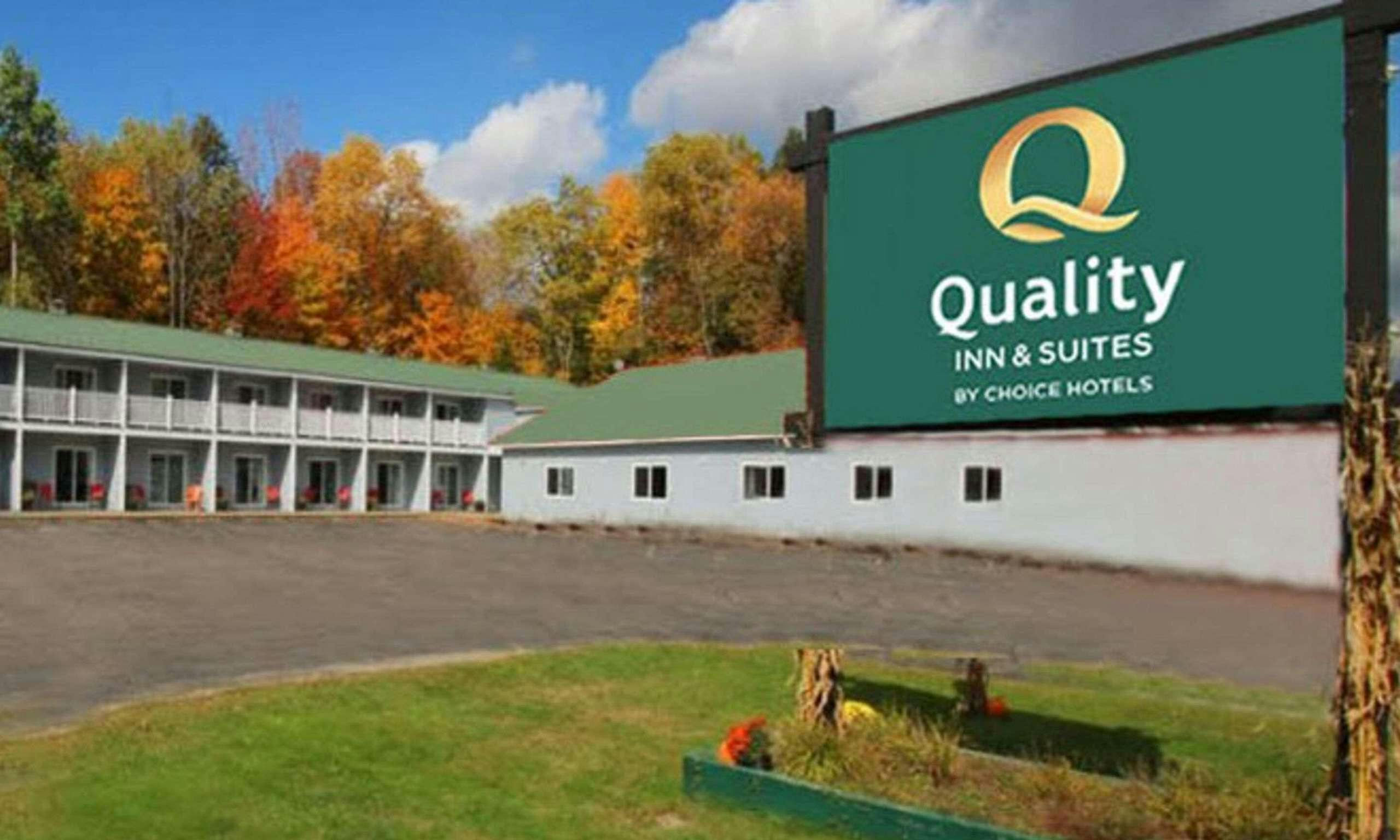 Econo Lodge Inn & Suites