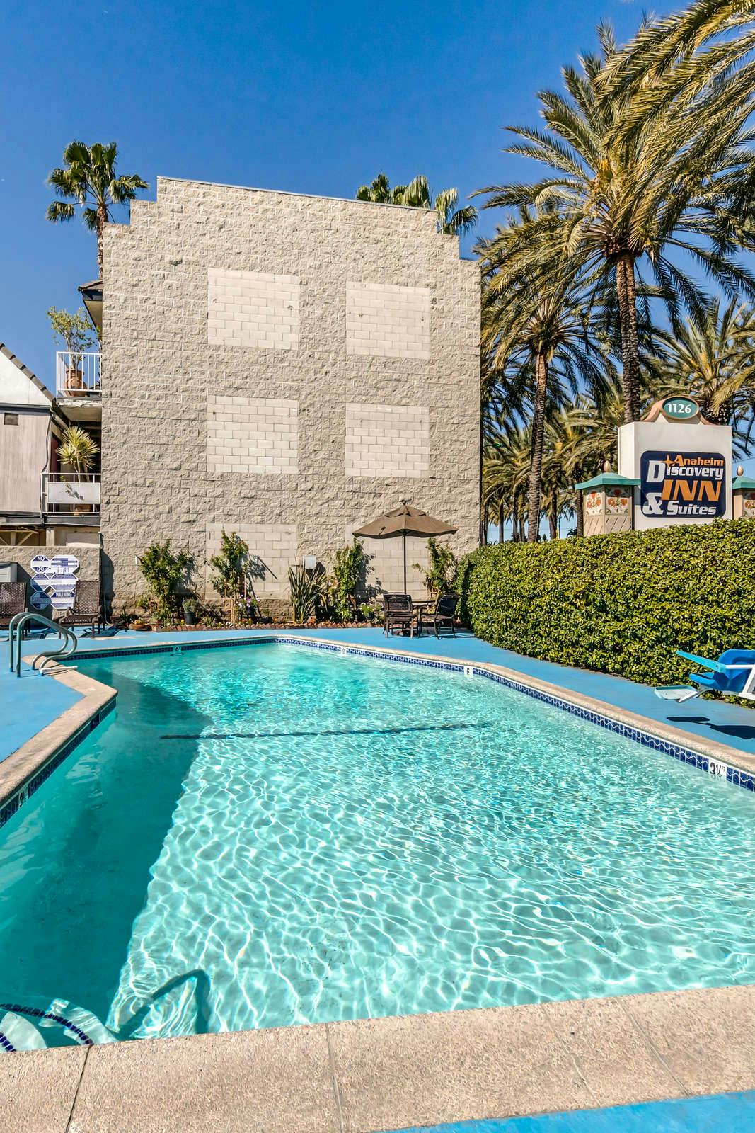 Hotel Anaheim Discovery Inn & Suites photo 1