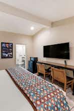 Hotel Anaheim Discovery Inn & Suites photo 3