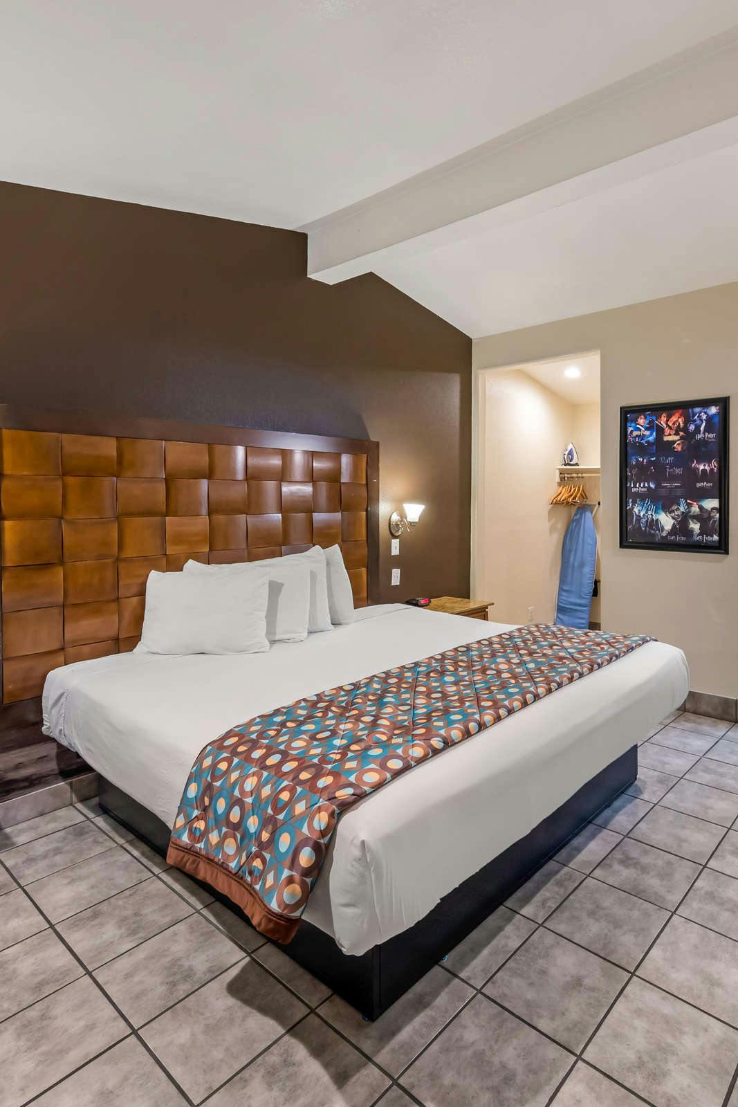 Hotel Anaheim Discovery Inn & Suites photo 2