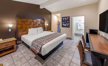 Anaheim Discovery Inn & Suites