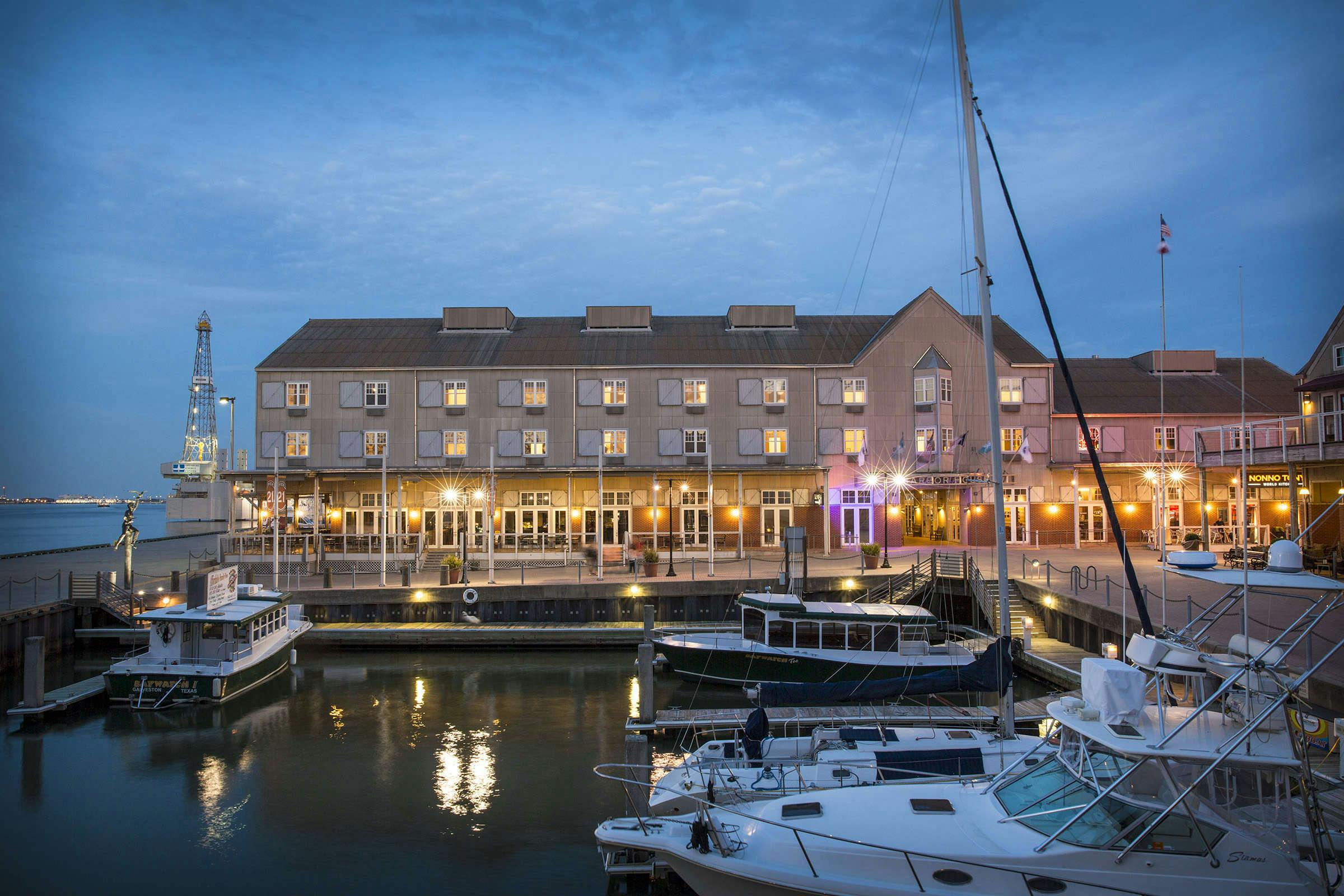 Harbor House Hotel & Marina