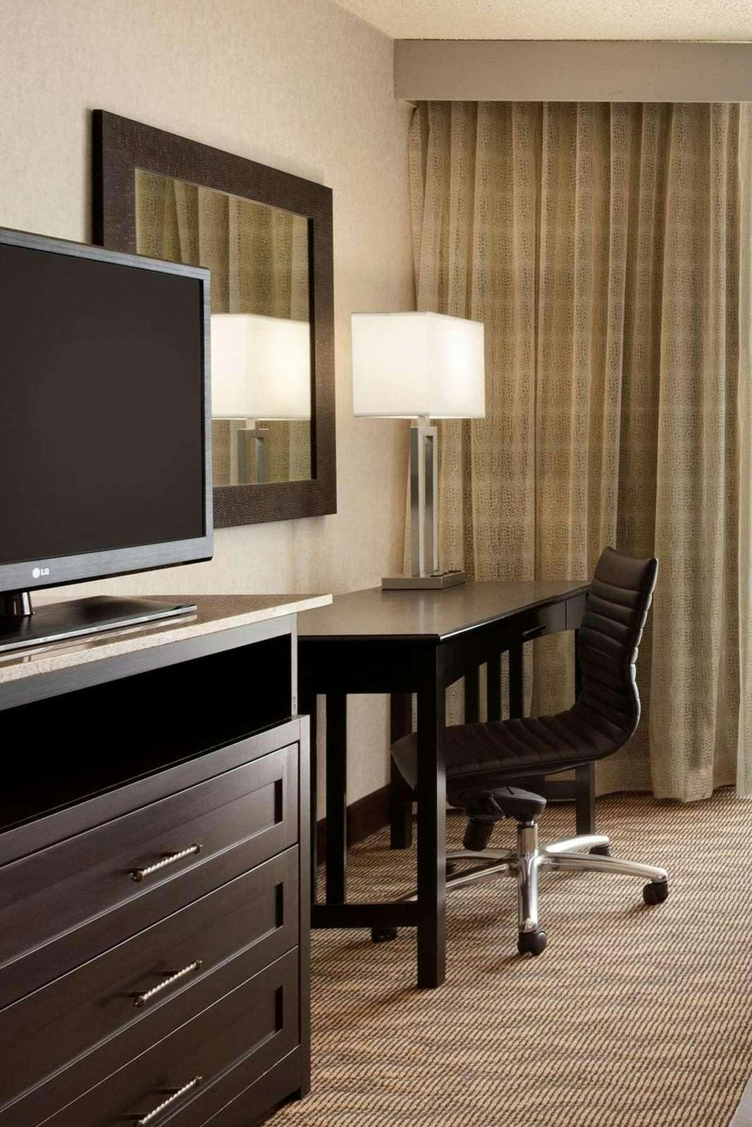 Hotel Embassy Suites by Hilton Oklahoma City Will Rogers Airport photo 3