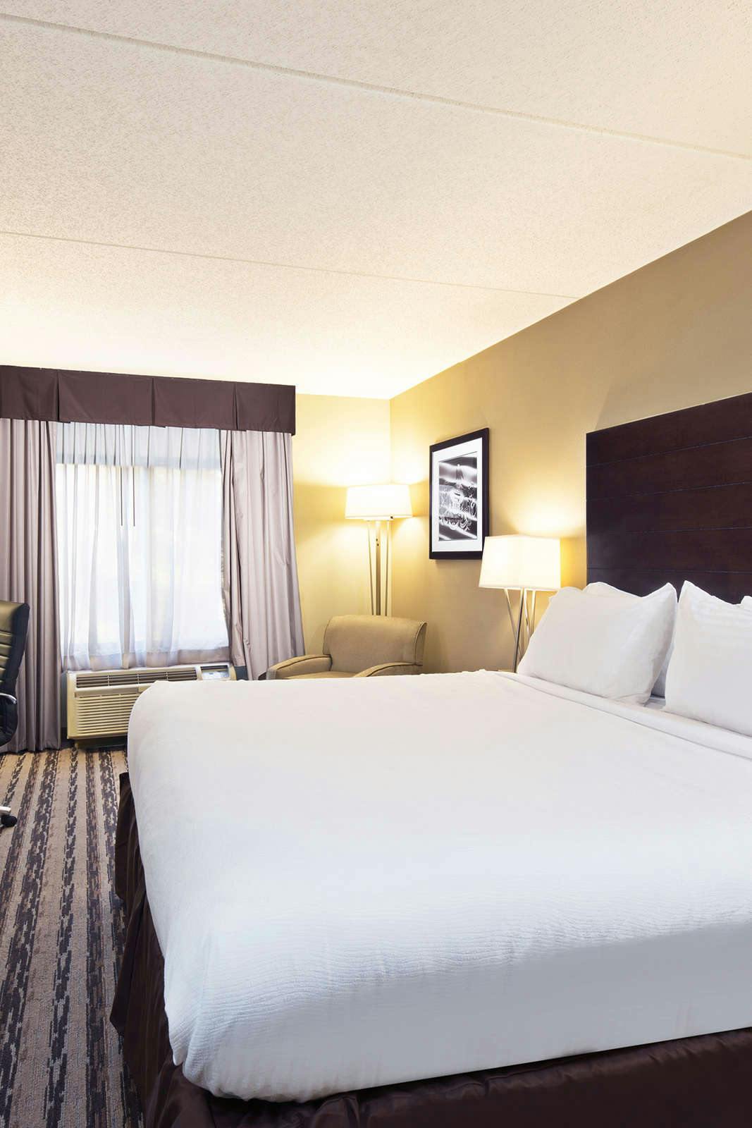 Hotel Holiday Inn Harrisburg East photo 2