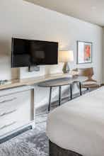 Hotel Holiday Inn & Suites Bellingham photo 5