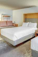 Hotel Holiday Inn & Suites Bellingham photo 3