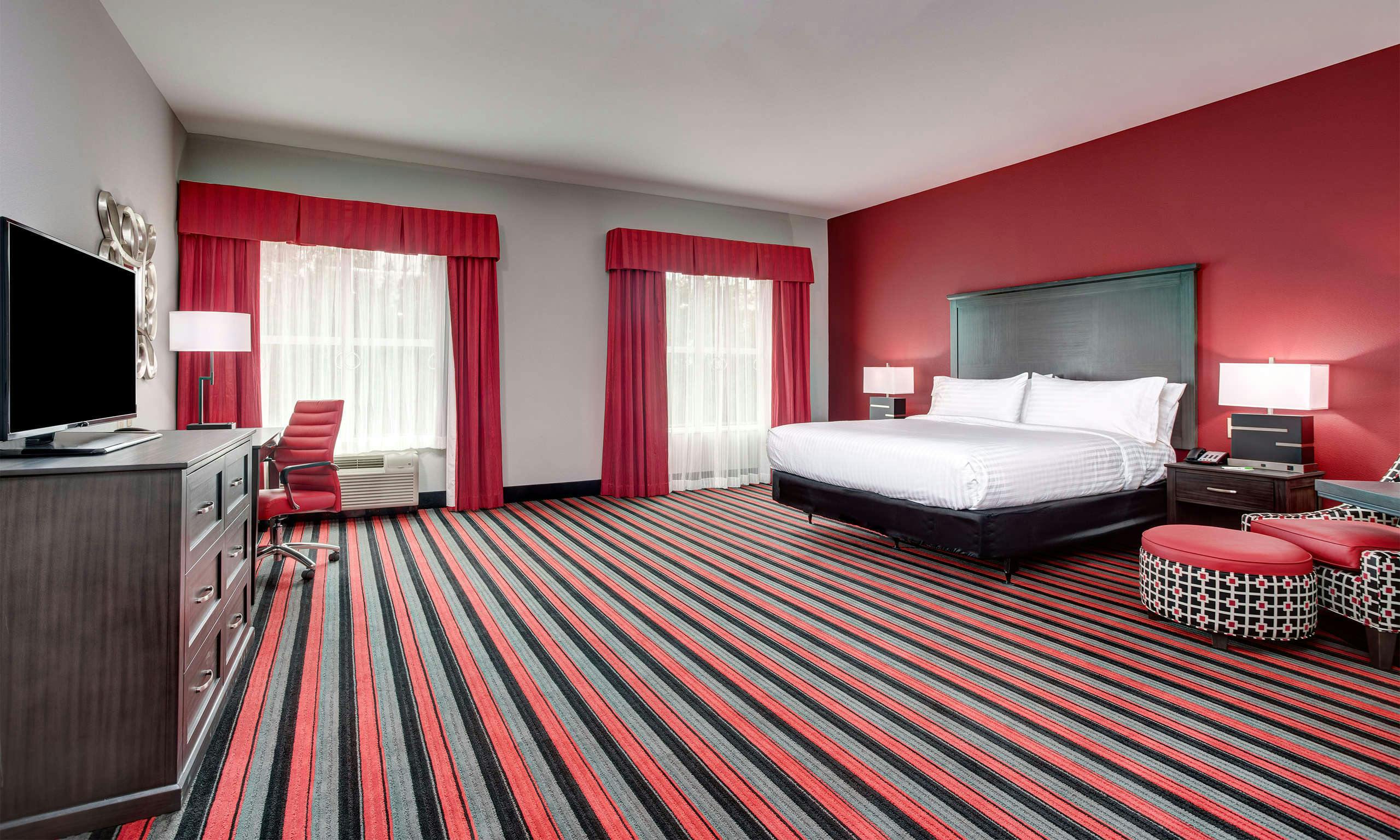 Holiday Inn & Suites Lafayette North