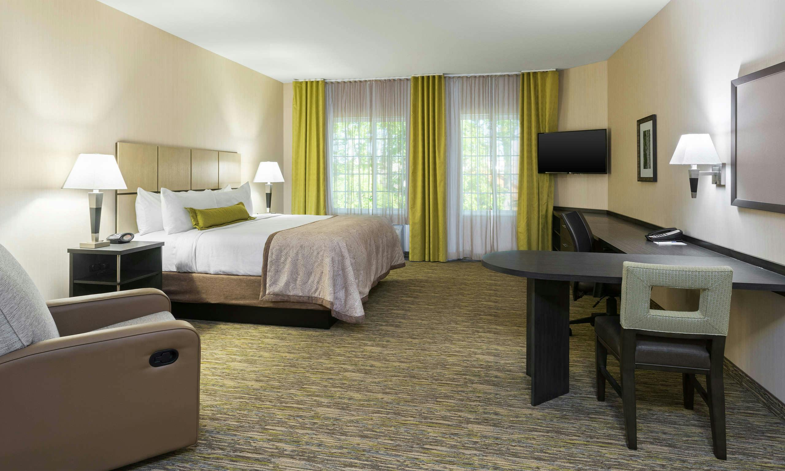 Candlewood Suites Grove City - Outlet Center