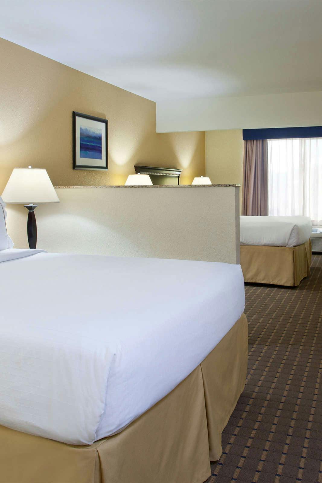 Hotel Holiday Inn Express & Suites Allentown West photo 2