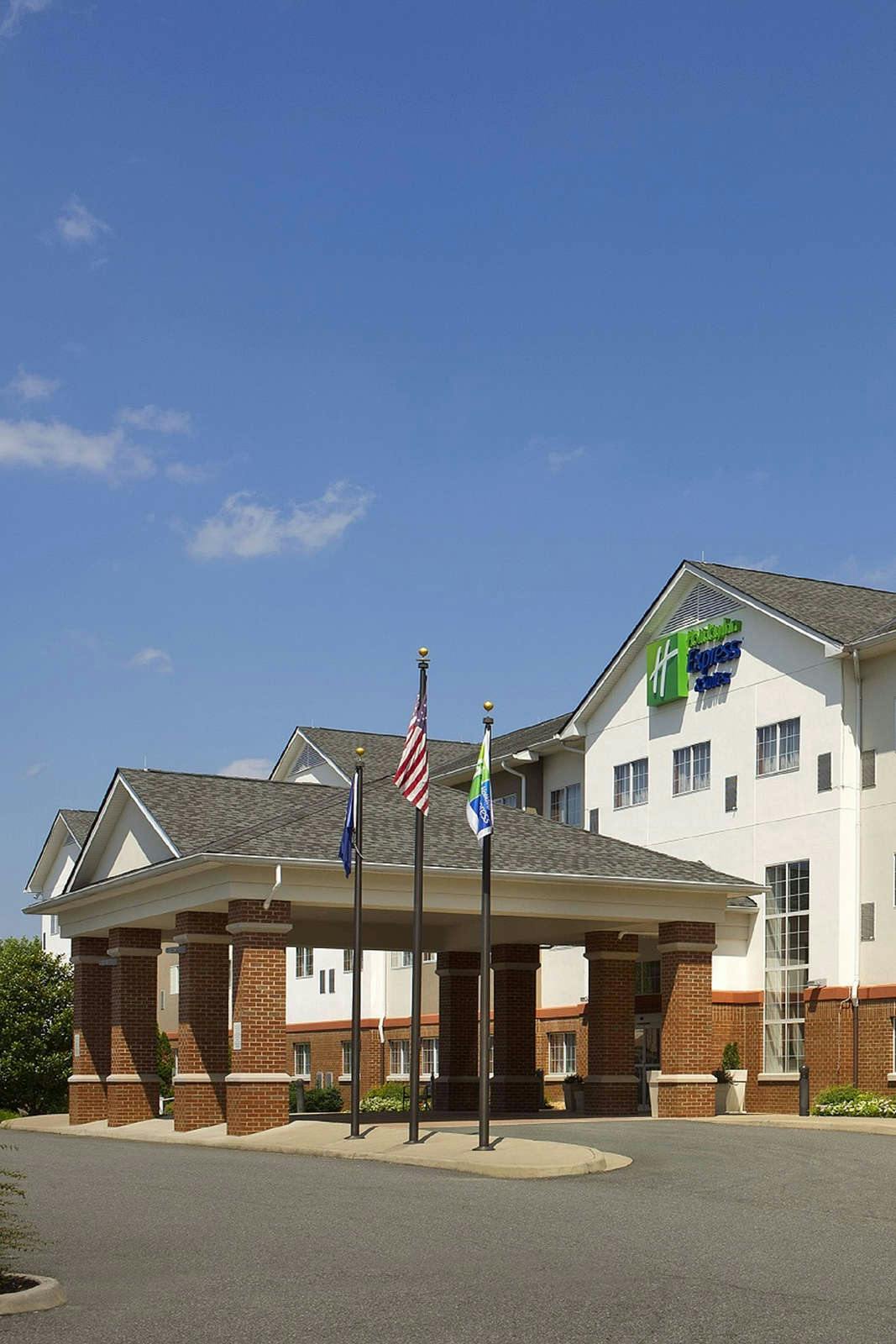 Hotel Holiday Inn Express & Suites Charlottesville - Ruckersville photo 1