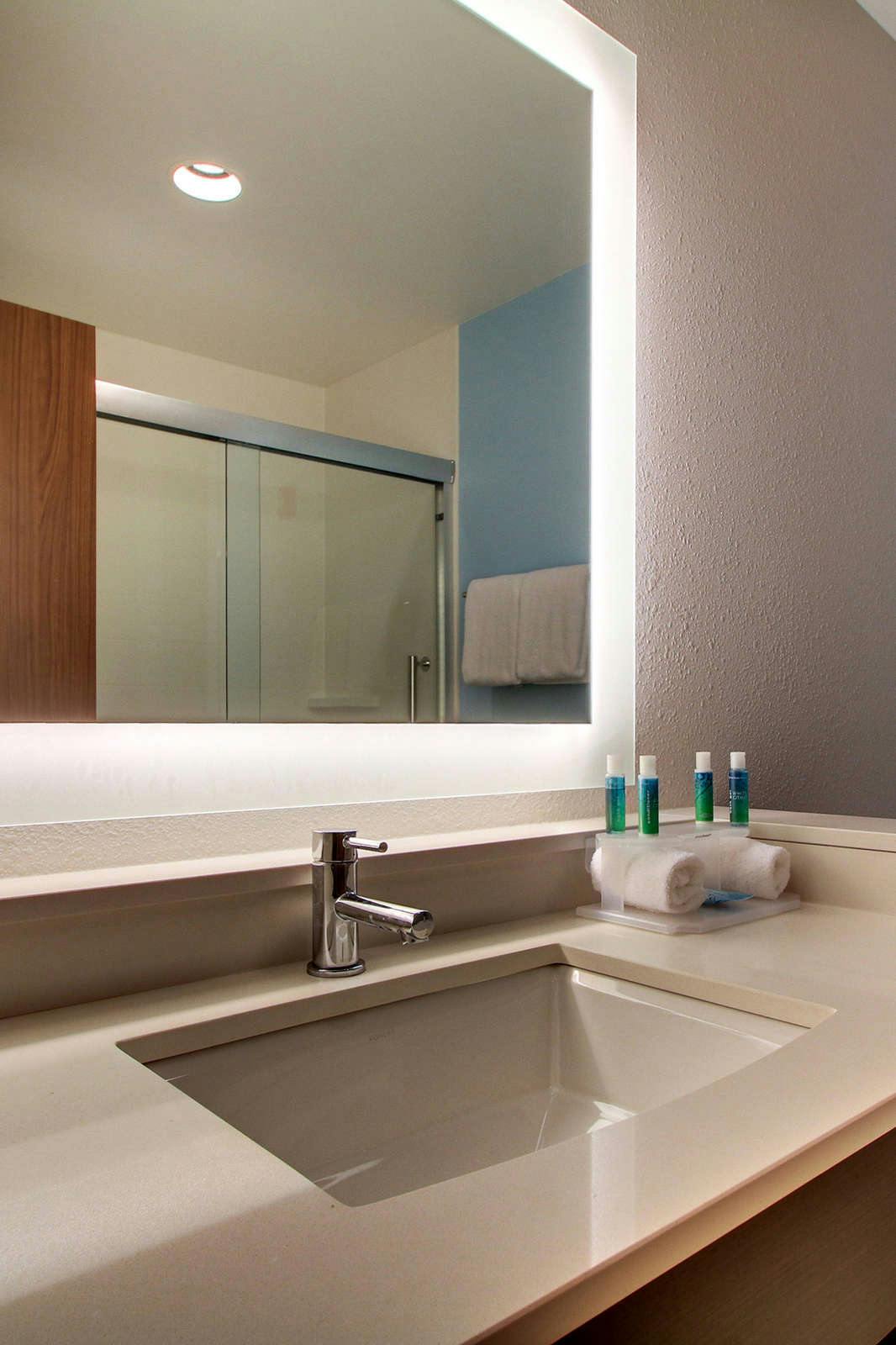 Hotel Holiday Inn Express & Suites Charleston NE Mt Pleasant US17 photo 5