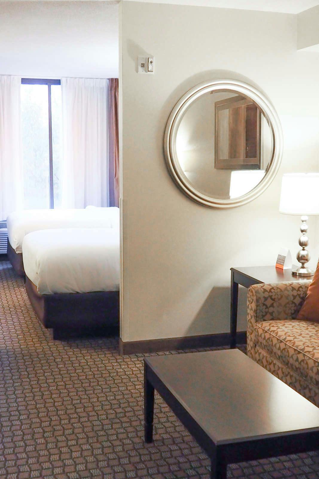 Hotel Holiday Inn Express & Suites Blacksburg University Area photo 2