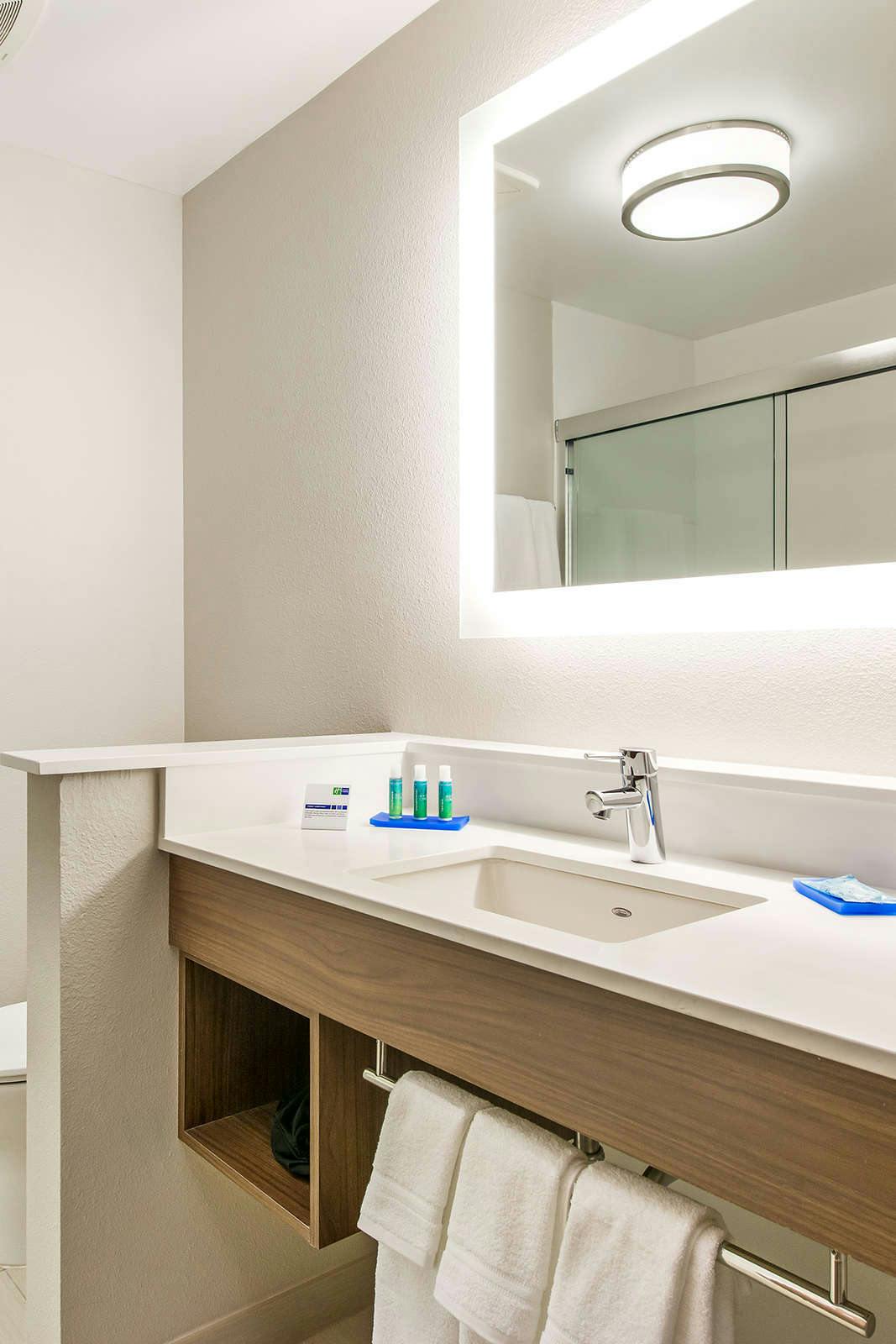 Hotel Holiday Inn Express & Suites Carrollton West photo 4